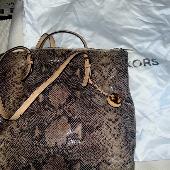 Large snakeskin, Michael Kors tote - Picture 2 of 4